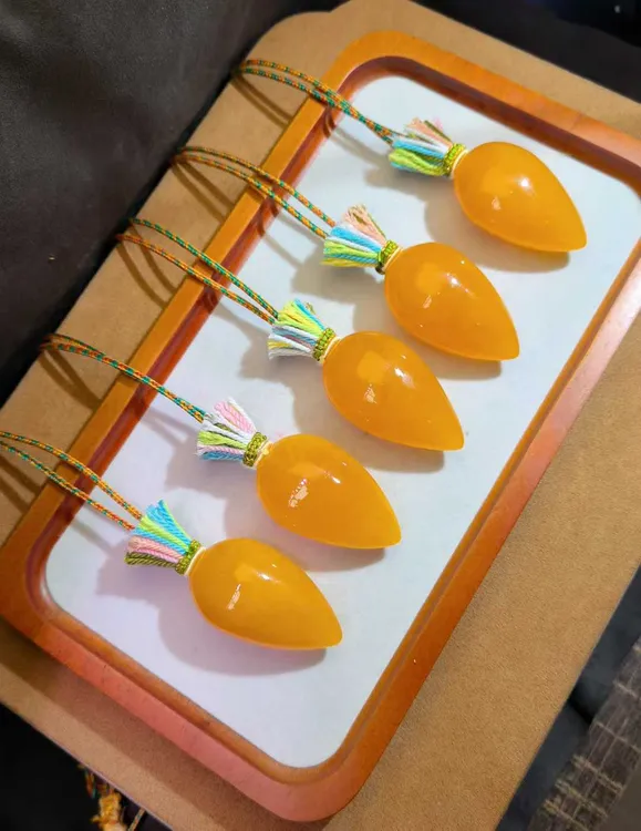 原创时尚手工编织设计款胡萝卜吊坠毛衣链