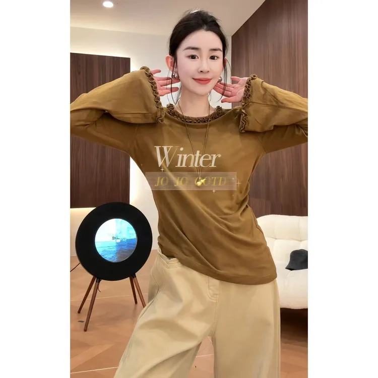 玖了个玖 2025冬款 极简百搭木耳边圆领斜摆侧捏褶上衣 2510C7338