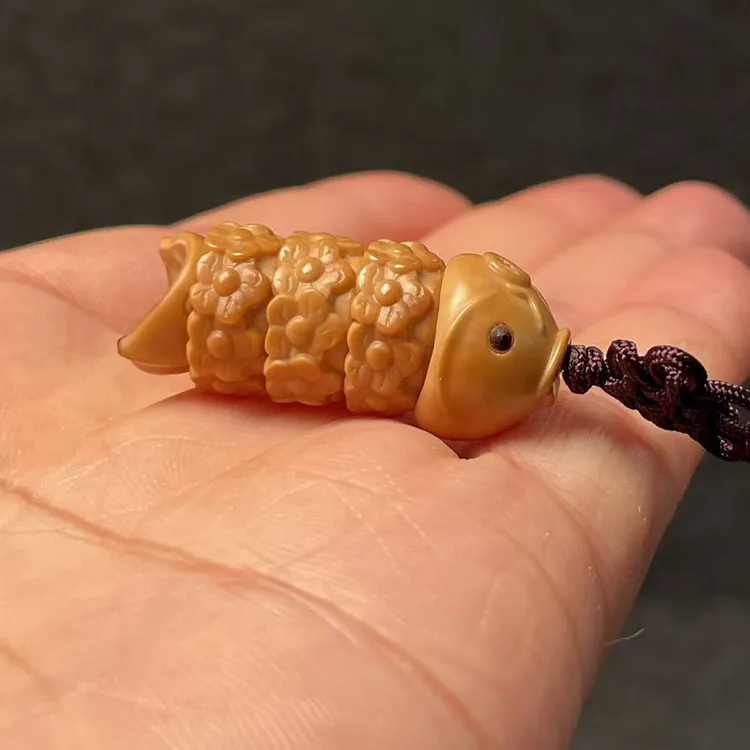 橄榄核鱼骨雕刻小鱼骨寓意余生繁华似锦包挂钥匙扣手机链毛衣链