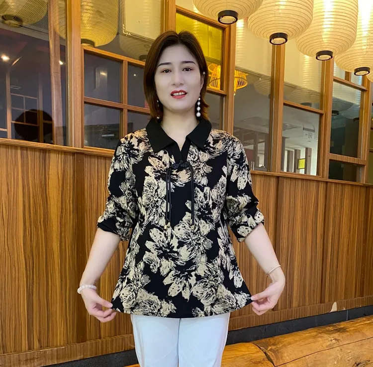 2025秋季翻领中老年女装时尚碎花宽松休闲显瘦洋气大版衫