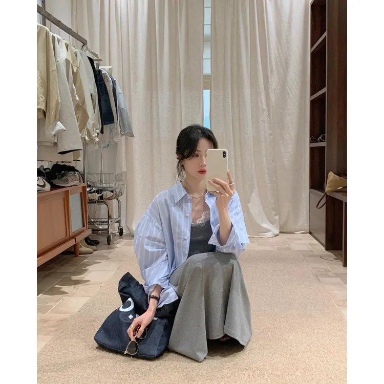 2025爆款高级感宽松蓝色衬衫气质休闲新款上衣小众百搭灰色裙子