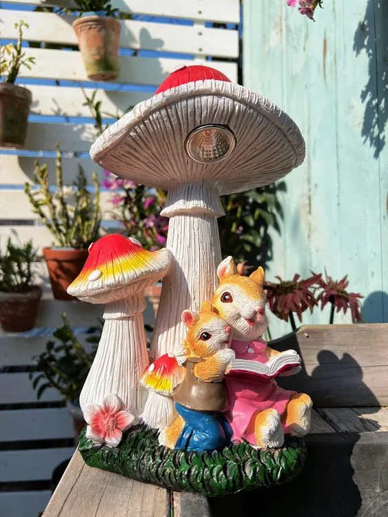 户外庭院园艺树脂太阳能卡通蘑菇兔子摆件用于幼儿园花园造景装饰