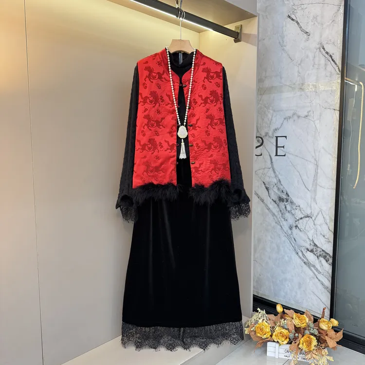 2025秋冬欧货气质新中式胖mm显瘦洋气毛球内搭+马甲+蕾丝裙5165