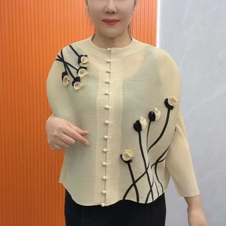 早春新款立体百合花设计感褶皱衫大码百搭