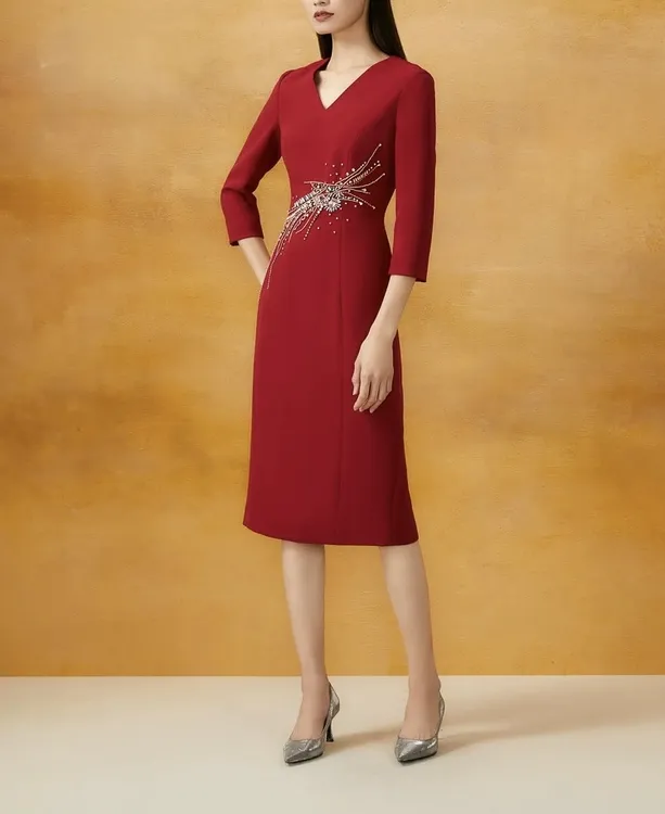 【歌】家新款重工钉钻枣红色V领气质优雅连衣裙