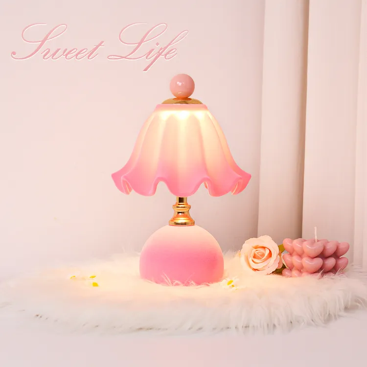 法式奶油风台灯女孩卧室床头灯可爱公主床头柜氛围小夜灯婚房喜灯