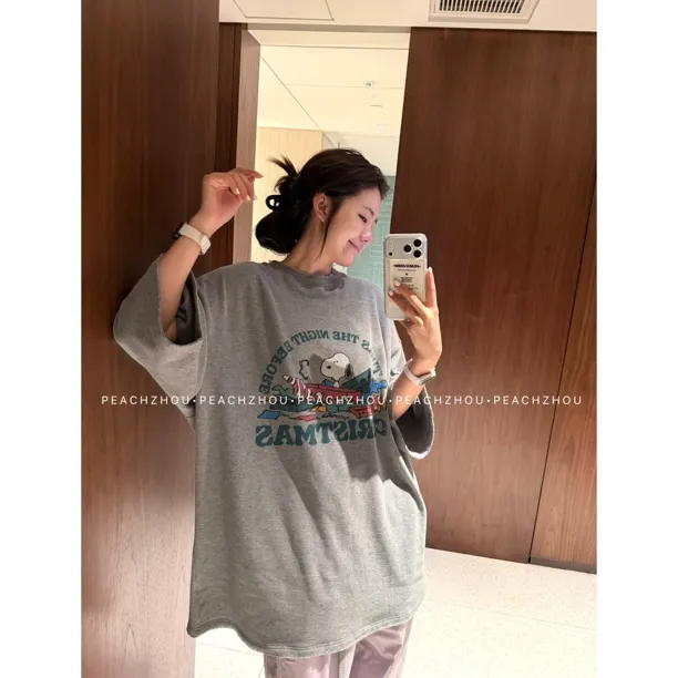 PEACHZHOU 磨毛圣诞史努笔卡通印花宽松圆领短袖休闲减龄廓形T恤