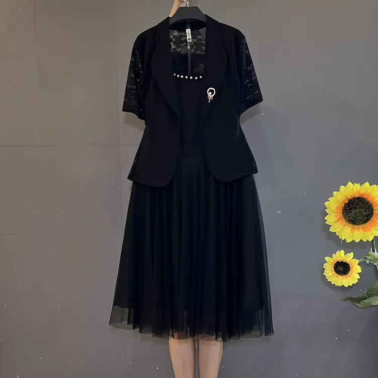 2025新款高级感气质显瘦蕾丝短西服➕吊带网纱裙两件套9322