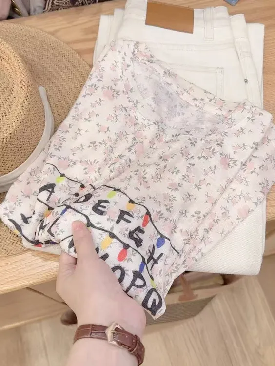 七言家巨好看！ins穿搭温柔小花字母柔软舒适短袖@