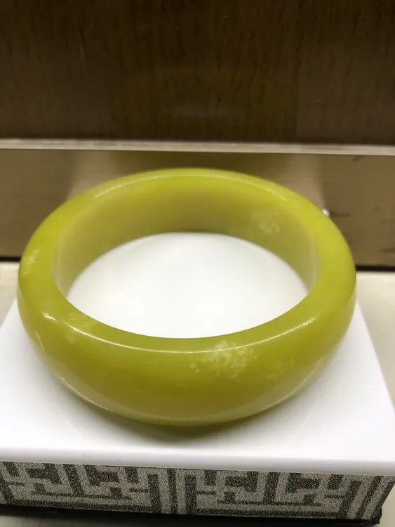 岫玉天然黄金玉宽版轮胎手镯！