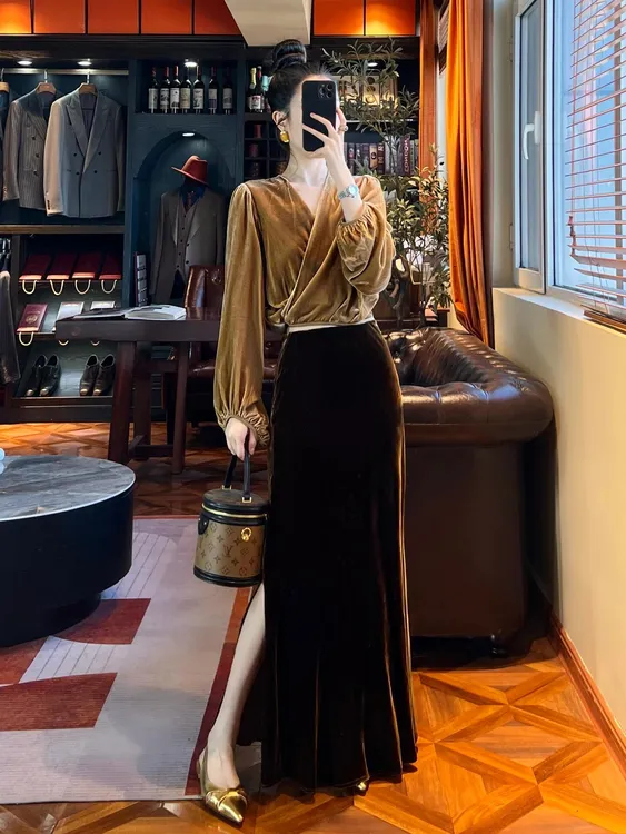 阔太太洋气高贵套装轻奢优雅气质复古法式丝绒半身裙两件套女秋冬