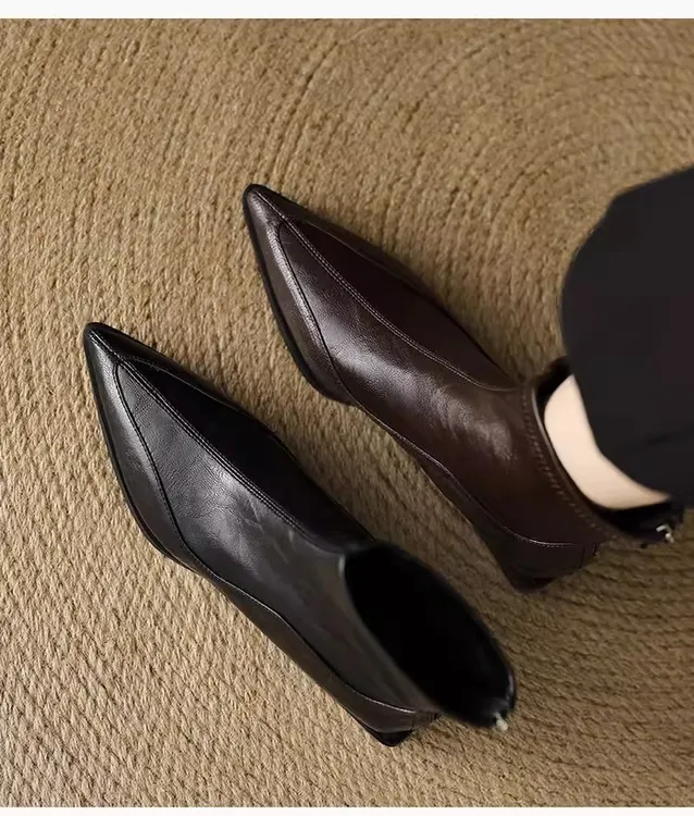 法式尖头弹力瘦瘦靴低跟2025秋冬新款粗跟短靴女复古棕色切尔西靴