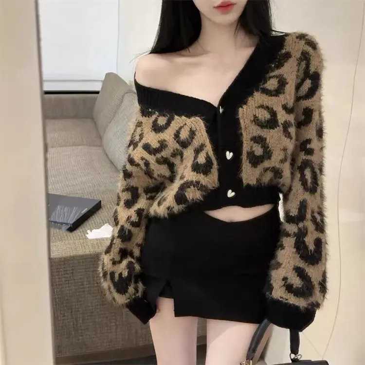 小个子豹纹毛衣外套女秋冬新款洋气V领短款针织开衫上衣