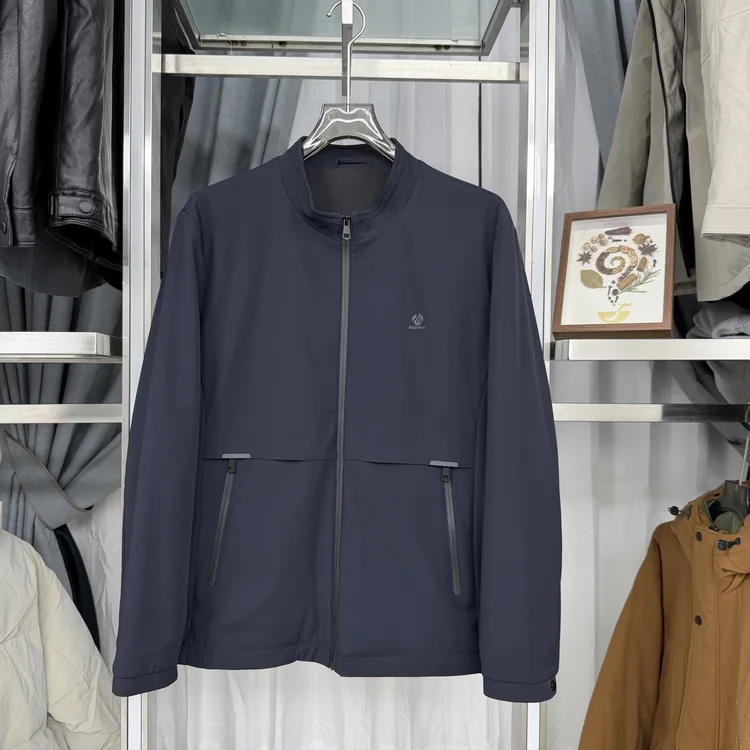 W920男款立领商务休闲夹克简单设计显利落牛奶丝面料防风休闲外套