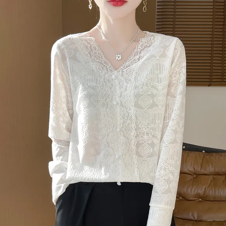 V领拼接气质洋气春秋镂空白色显瘦春季百搭时尚蕾丝设计感打底衫