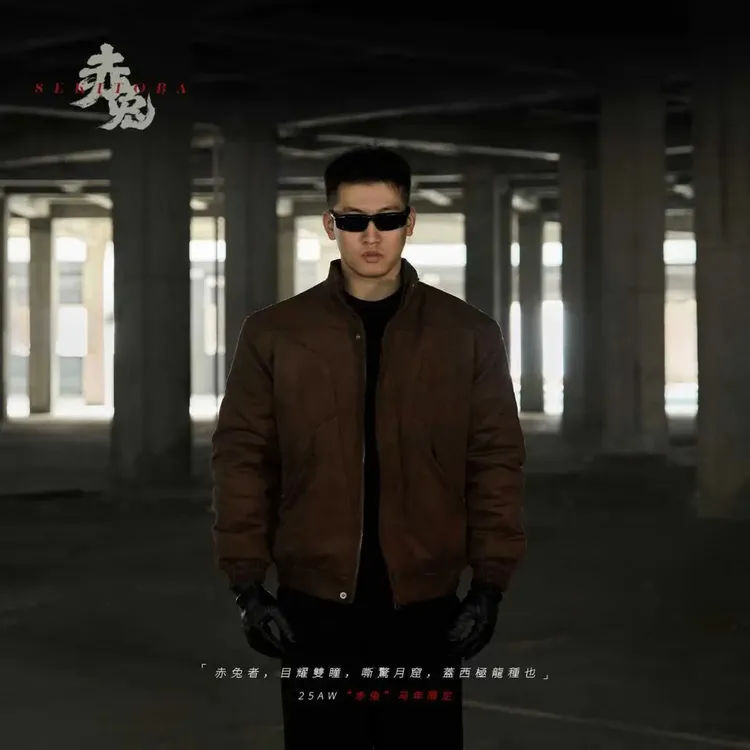 JIAN DAN.马年限定“赤兔”冬季美式宽肩麂皮拼接立领防风棉服