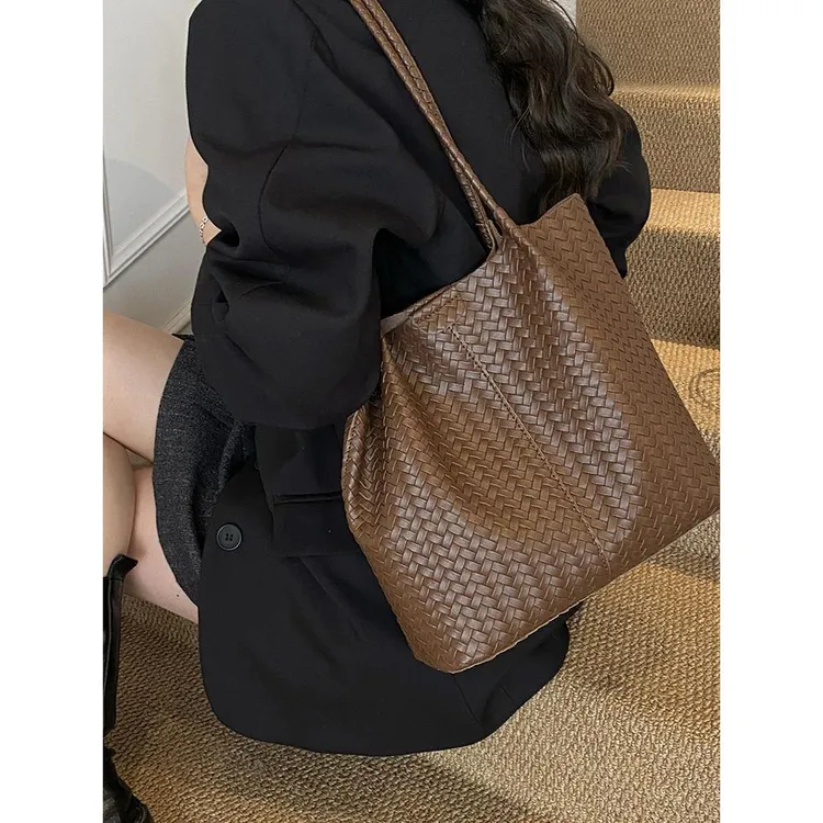 大容量复古腋下包包女2025秋季新款通勤手提单肩包日常上班托特包