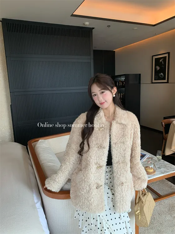 “温柔陷阱”慵懒风牛角扣环保羔羔毛皮毛一体毛毛外套女秋冬