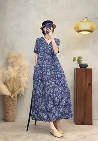 HY    蓝底玫瑰花V领连衣裙