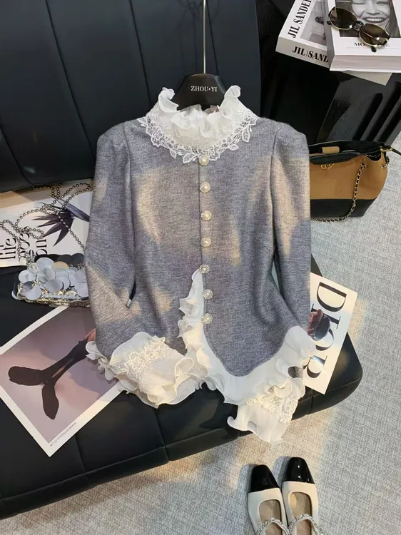 ZHOUYI/周一2025冬季高级感蕾丝领气质上衣小众复古钻扣针织衫女