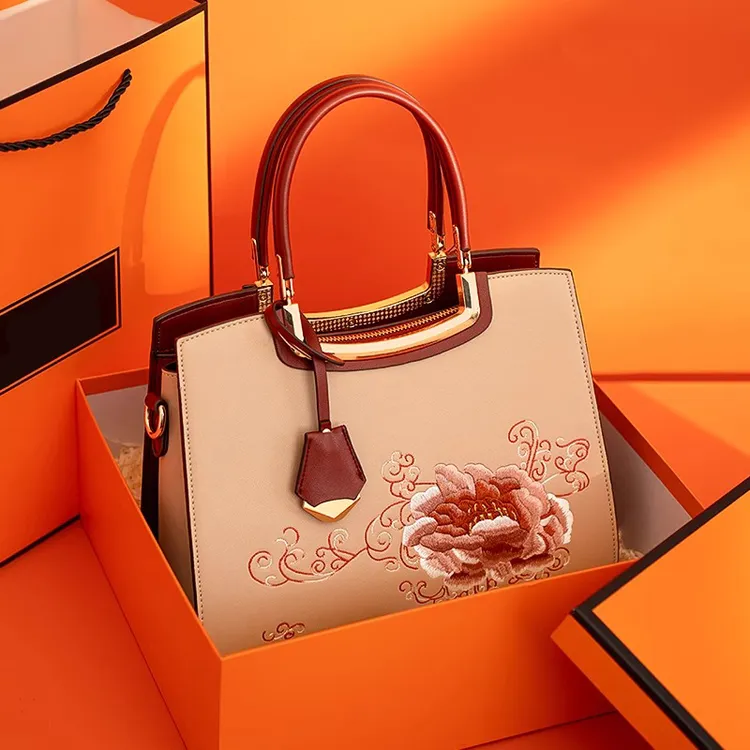 新年礼物送妈妈实用包包女轻奢品牌刺绣手提包大气中年婆婆斜挎包