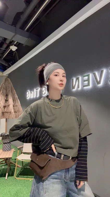 258763：条纹拼接长袖