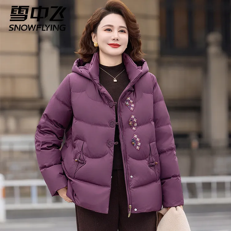 雪中飞连帽羽绒服妈妈款2025新款洋气中式保暖中老年女装外套上衣