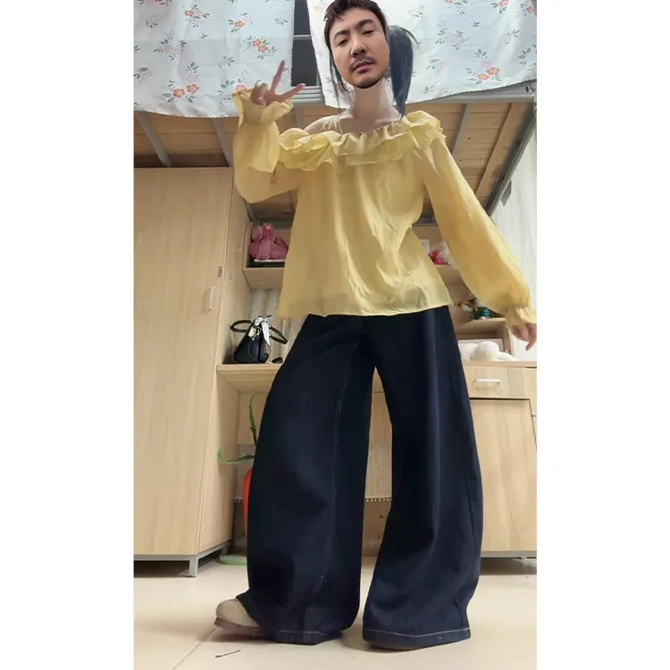 韩系黄色设计感斜肩花边宽松显瘦上衣梨形身材显瘦阔腿裤子两件套