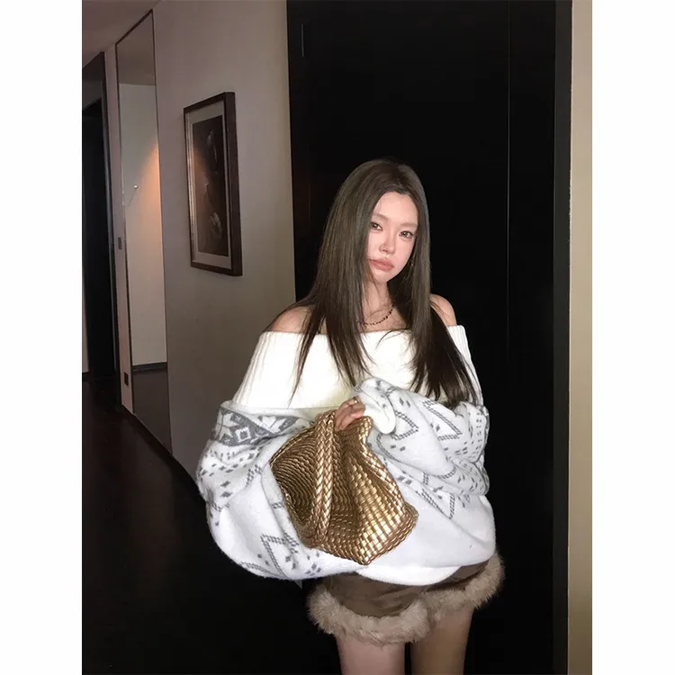 松弛感费尔岛一字肩白色毛衣加厚宽松秋冬2025高级露肩针织衫上衣