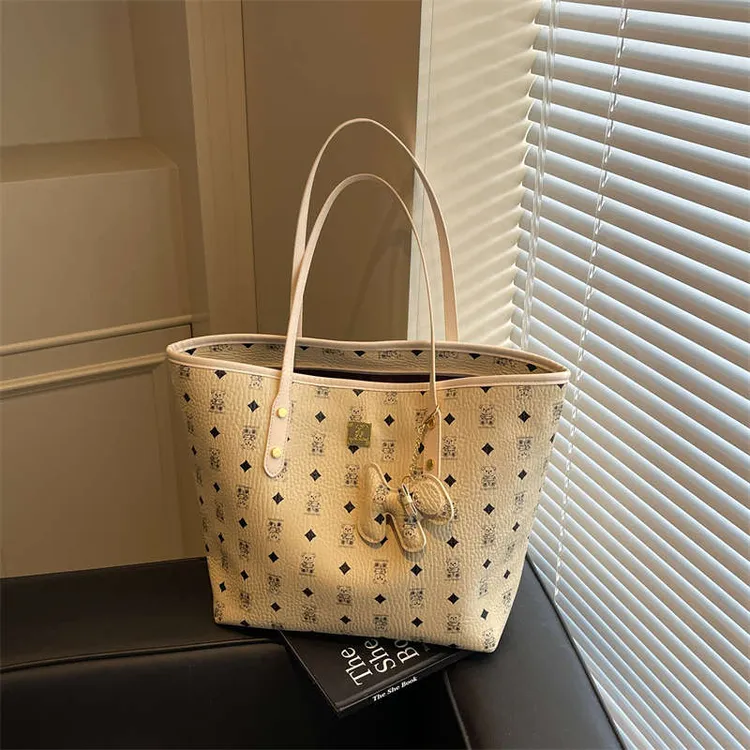 小众轻奢包包女2025超火新款卡通印花手提单肩包大容量通勤托特包