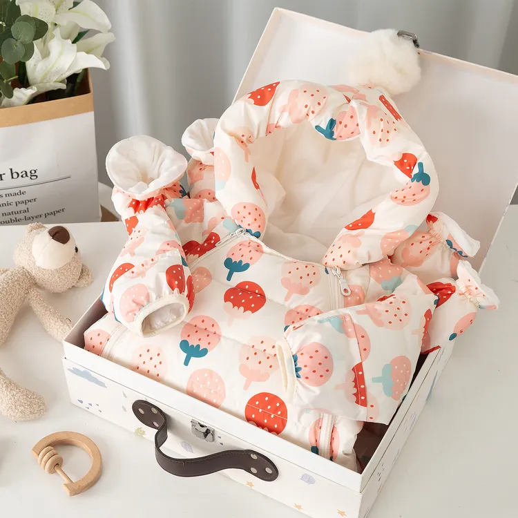 婴儿连体羽绒服女宝宝新生儿保暖外出羽绒服连体衣满月女婴儿衣服