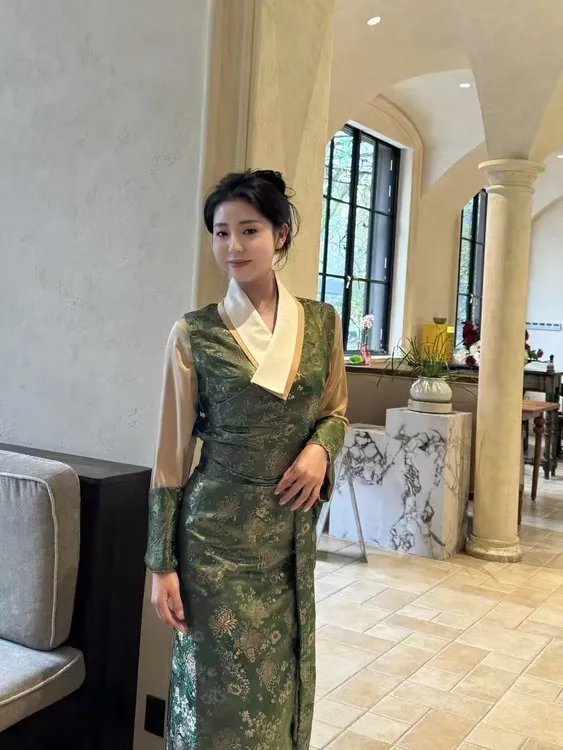 2025新款双领气质网红时尚西藏服女士新款博拉拼接藏式提花