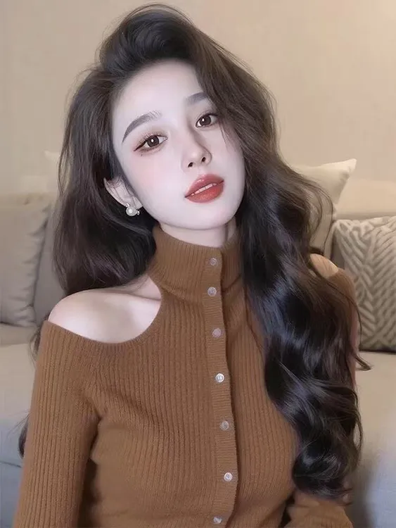 秋冬甜辣妹镂空露肩咖色针织衫女毛衣设计感小众显瘦绝美长袖上衣