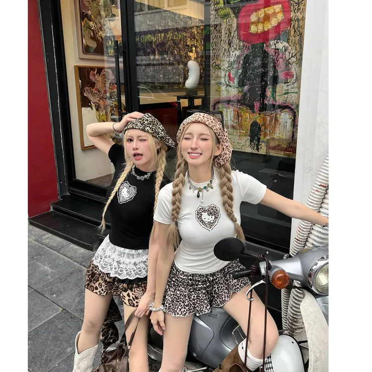 美式复古豹纹Kitty卡通印花正肩短款T恤女辣妹修身显瘦上衣