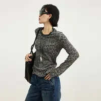 十三粥 斑谧 经典圆领新款豹纹上衣女柔软舒适时尚百搭修身显瘦
