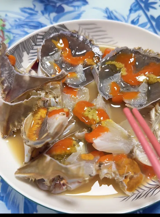 红膏炝蟹2.5-3两/6只咸淡适中，顺丰发货，收到货冷冻保存后食用