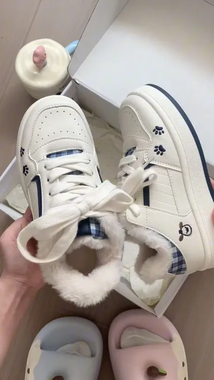 保暖加绒板鞋女款2025新款冬季二棉鞋厚底小白鞋百搭面包鞋