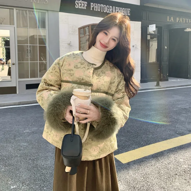 新中式设计感提花短款羽绒服女2025冬季新款轻奢时尚90白鸭绒外套