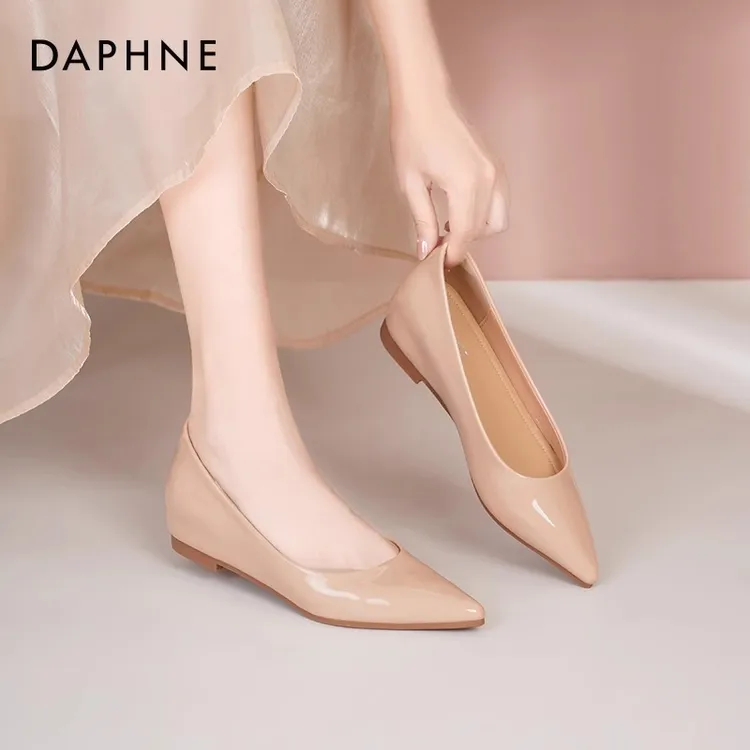 达芙妮裸色单鞋女2025新款百搭尖头浅口平底鞋法式内增高气质女鞋