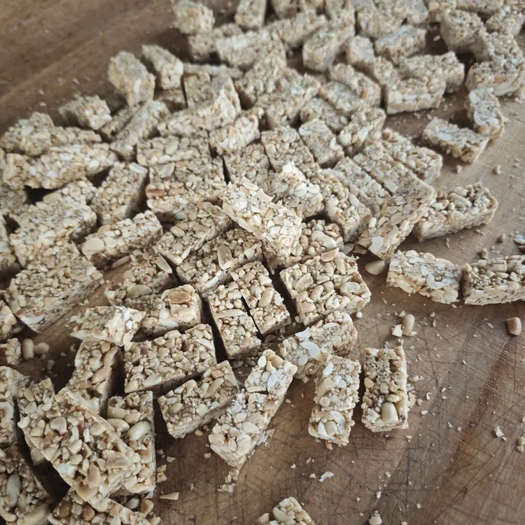 筠连手工芝麻花生酥，酥脆画渣，好吃不沾牙