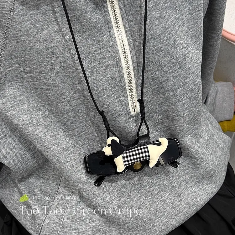 铜皮质项链 可爱腊肠狗墨镜挂绳项链长款锁骨链眼镜收纳挂脖配饰 