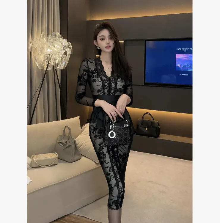 轻熟风蕾丝v领长袖连衣裙女秋季紧身绑带中长裙气质收腰包臀裙子