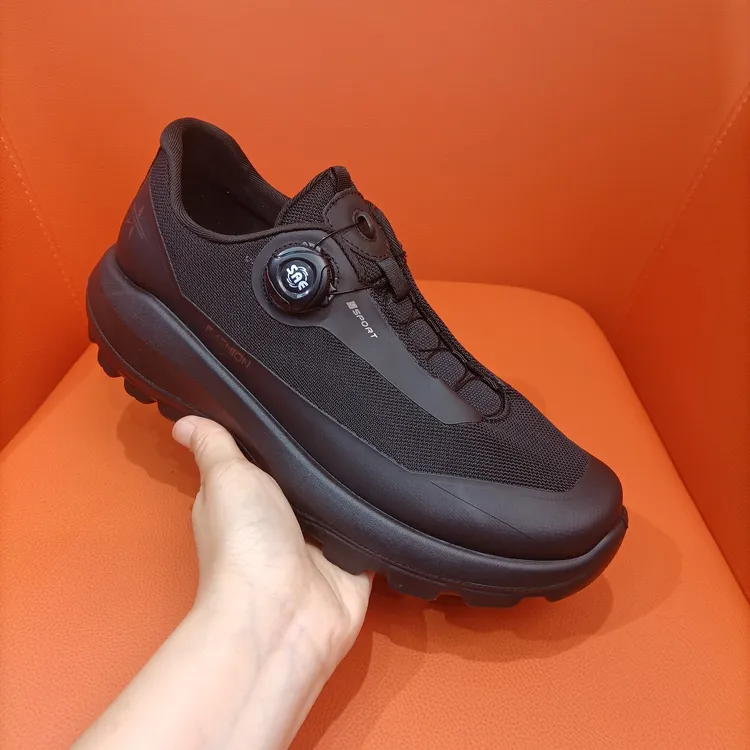 网面鞋透气户外运动鞋圆头防滑舒适休闲运动休闲风。皮鞋码下单。