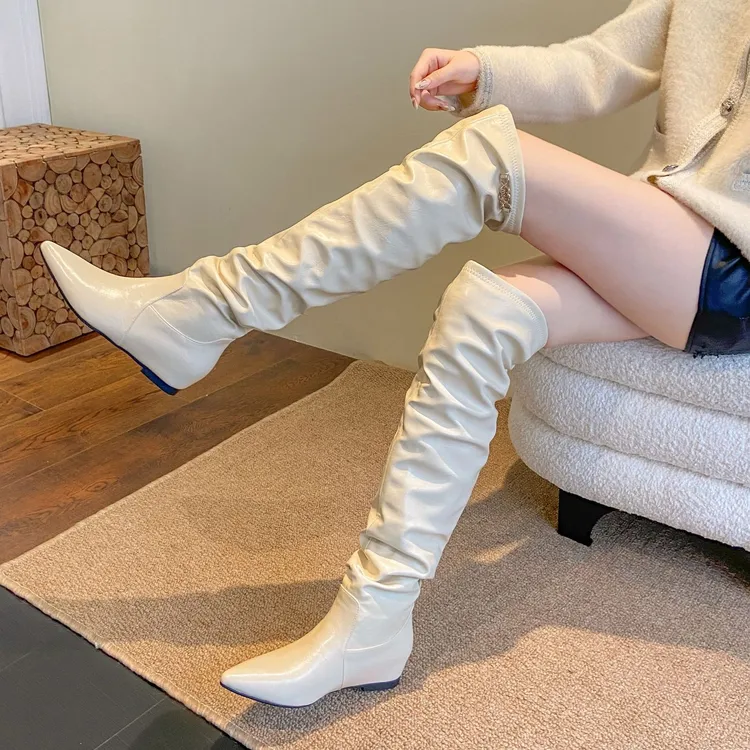 【3公分】内增高2025秋冬新款气质尖头字母扣设计皮面堆堆过膝靴