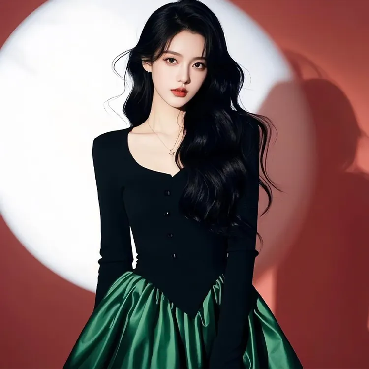 春秋冷淡系独特别致法式富家千金风miu系气质轻奢黑绿拼接连衣裙