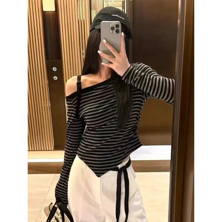 美爆了！不规则斜领露肩条纹长袖T恤女2025年秋季新款修身显瘦上衣
