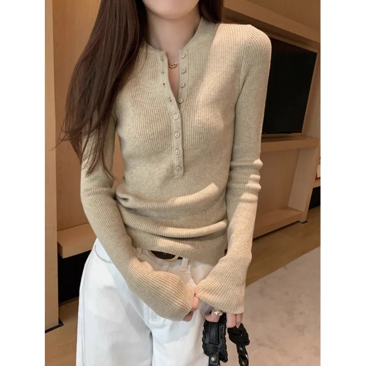 别致坑条修身打底衫女春季2025纽扣半开领高级感毛衣内搭针织上衣