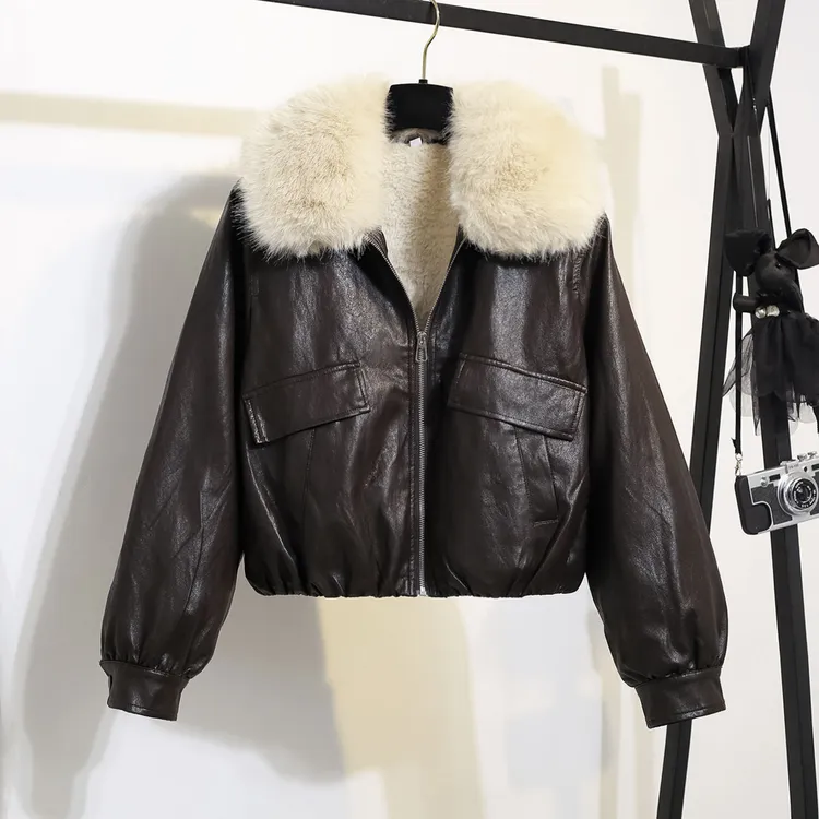 拉夏贝尔皮衣女2025超火新款冬季款高级感小个子加绒毛领pu外套