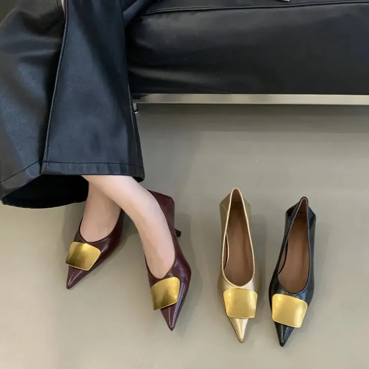 2025秋季新款高级感尖头气质时尚百搭高跟鞋复古黑色法式细跟单鞋