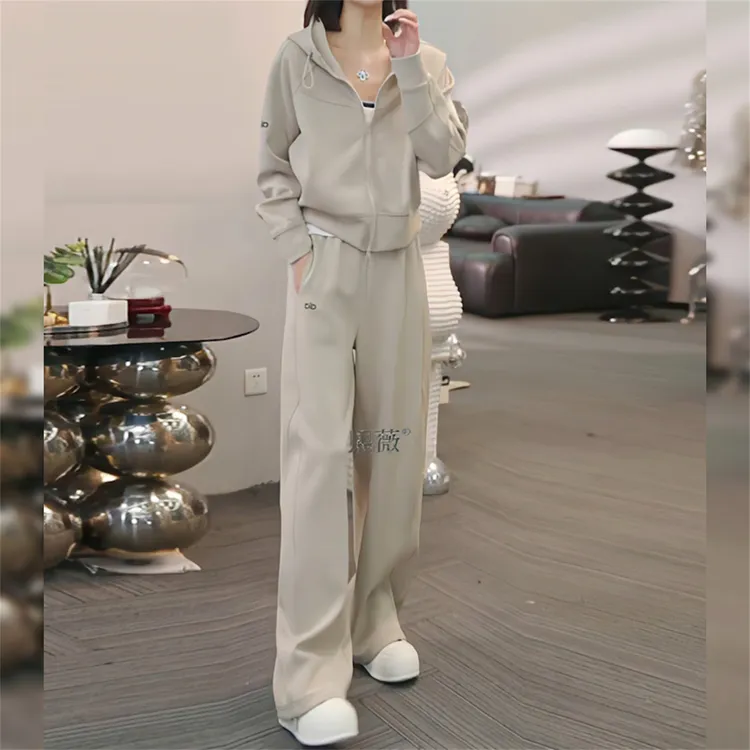 高级感时尚休闲套装女秋冬新款减龄连帽拉链卫衣阔腿裤运动两件套